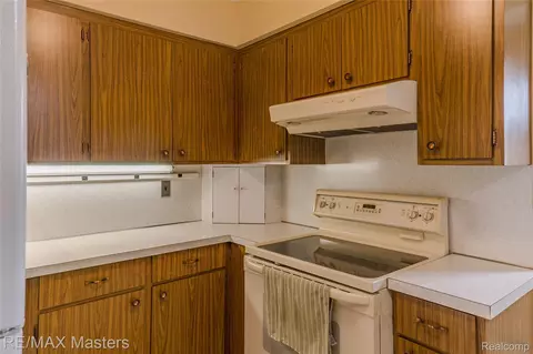 Kitchen - 29386 Walnut St, Flat Rock, MI 48134 photo 1 of 2