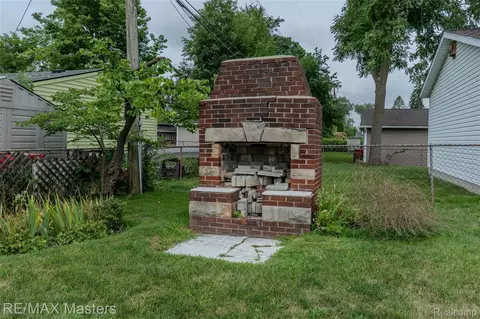 Exterior - 29386 Walnut St, Flat Rock, MI 48134 photo 4 of 6