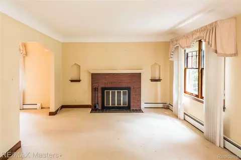Living - 29386 Walnut St, Flat Rock, MI 48134 photo 1 of 4