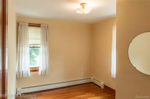 Bedroom - 29386 Walnut St, Flat Rock, MI 48134 photo 3 of 7