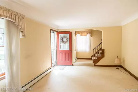 Living - 29386 Walnut St, Flat Rock, MI 48134 photo 3 of 4