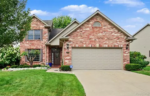 13048 Harbor Landings Dr, Fenton, MI 48430
