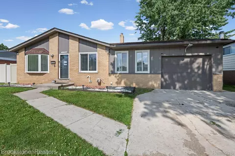 31758 Eiffel Ave, Warren, MI 48088