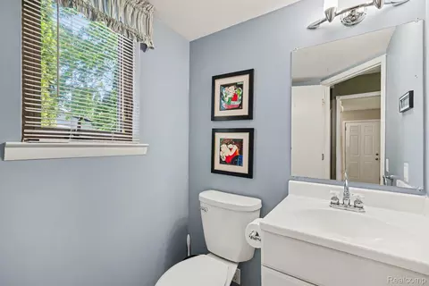 Bath - 1683 Dancer Dr, Rochester Hills, MI 48307 photo 1 of 4