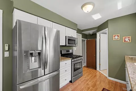 Kitchen - 1683 Dancer Dr, Rochester Hills, MI 48307 photo 3 of 4