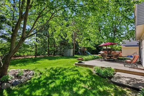 Exterior - 1683 Dancer Dr, Rochester Hills, MI 48307 photo 4 of 8