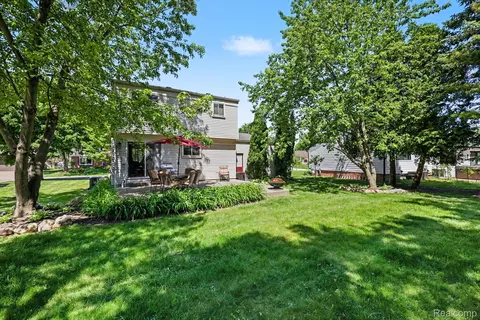 Exterior - 1683 Dancer Dr, Rochester Hills, MI 48307 photo 7 of 8