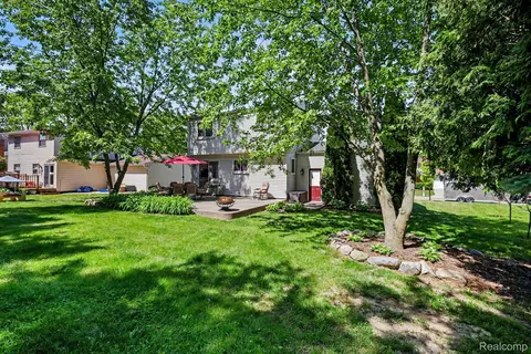 Exterior - 1683 Dancer Dr, Rochester Hills, MI 48307 photo 3 of 8