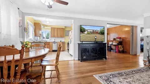 Entry Way - 24748 Munson St, Taylor, MI 48180 photo 1 of 2
