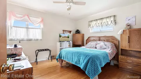 Bedroom - 24748 Munson St, Taylor, MI 48180 photo 4 of 4