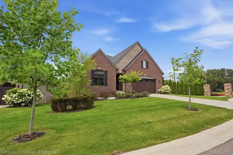 11943 Tuscany Ct, Plymouth, MI 48170