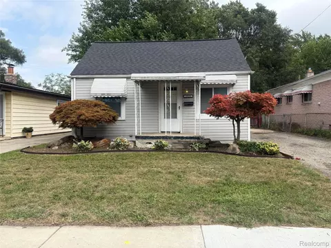 23122 Davey Ave, Hazel Park, MI 48030