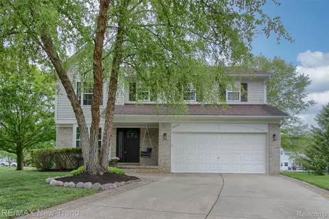 1029 Shetland Dr, South Lyon, MI 48178