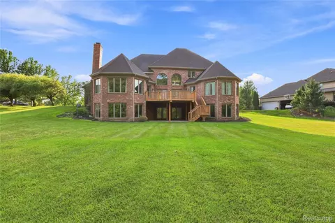 8263 Pine Hollow Trl, Grand Blanc, MI 48439