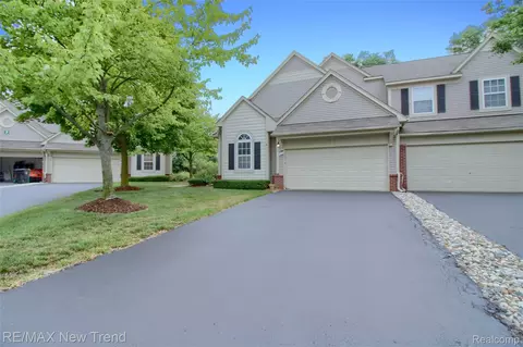 38222 Saratoga Cir, Farmington Hills, MI 48331