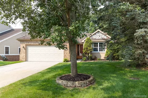 41654 Kenilworth Ln, Novi, MI 48377