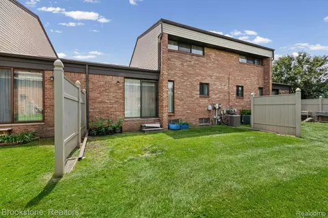 Exterior - 1925 Nicholas Ct, Warren, MI 48092 photo 2 of 4