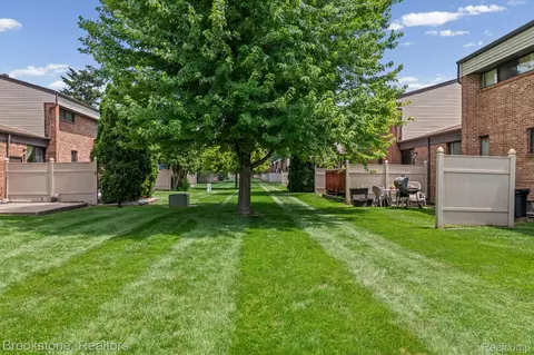 Exterior - 1925 Nicholas Ct, Warren, MI 48092 photo 1 of 4