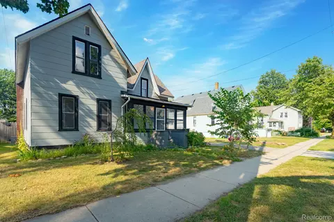 204 Oakland St, Holly, MI 48442
