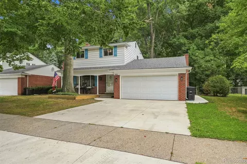 14440 Hubbard St, Livonia, MI 48154