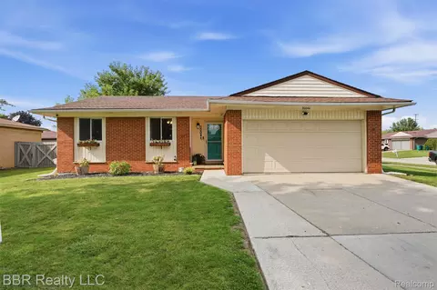 20044 Cole Ave, Brownstown, MI 48183