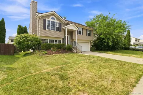 7190 Hogan Dr, Ypsilanti, MI 48197