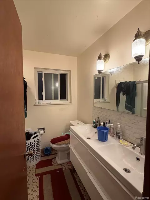 29641 Walker Dr, Warren, MI 48092 photo 3
