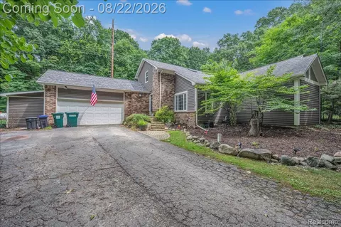1075 Granger Rd, Ortonville, MI 48462
