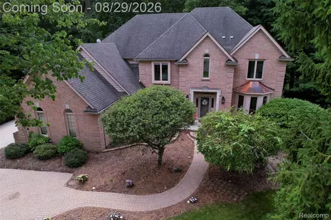 1733 Apple Ridge Ct, Rochester Hills, MI 48306