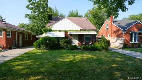 21365 Newcastle Rd, Harper Woods, MI 48225
