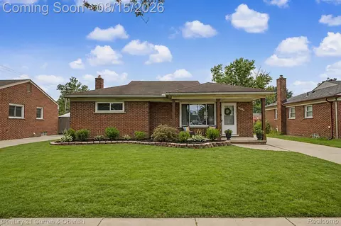 8949 Harrison St, Livonia, MI 48150
