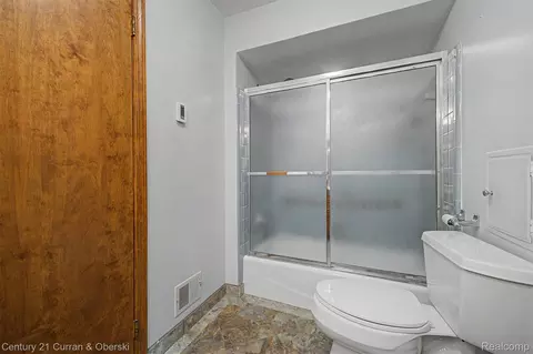 Bath - 19036 Outer Dr, Dearborn, MI 48128 photo 3 of 4