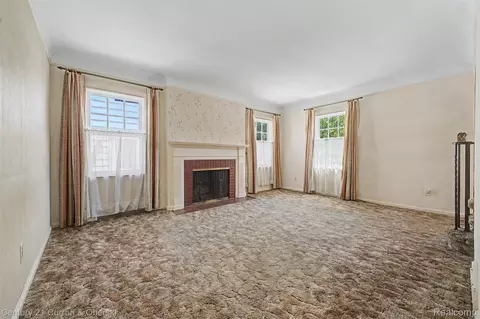 Living - 19036 Outer Dr, Dearborn, MI 48128 photo 2 of 5