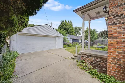 Exterior - 19036 Outer Dr, Dearborn, MI 48128 photo 3 of 4