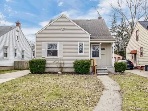 20220 Elkhart St, Harper Woods, MI 48225