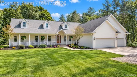 575 Lake George Rd, Oakland, MI 48363