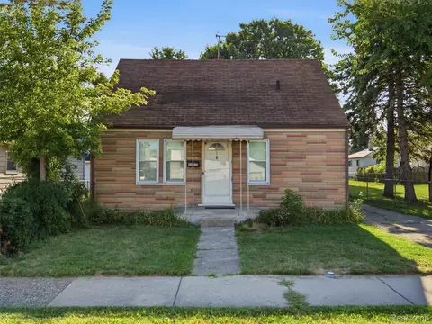 26210 Clancy St, Roseville, MI 48066