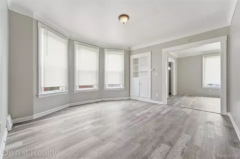 Living - 14761 Stephens Dr, Eastpointe, MI 48021 photo 5 of 6