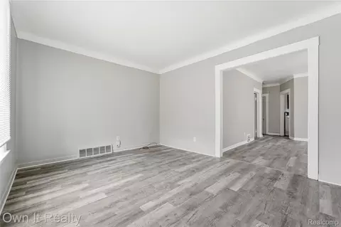 Living - 14761 Stephens Dr, Eastpointe, MI 48021 photo 3 of 6