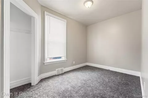 Bedroom - 14761 Stephens Dr, Eastpointe, MI 48021 photo 3 of 4