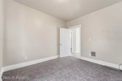 Bedroom - 14761 Stephens Dr, Eastpointe, MI 48021 photo 2 of 4
