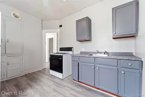 Kitchen - 14761 Stephens Dr, Eastpointe, MI 48021 photo 1 of 1