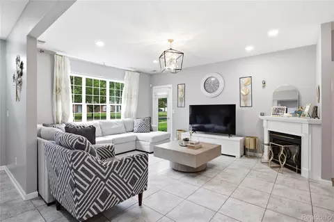 13169 Canopy Dr, Sterling Heights, MI 48313