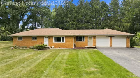 25 E Oakwood Rd, Oxford, MI 48371