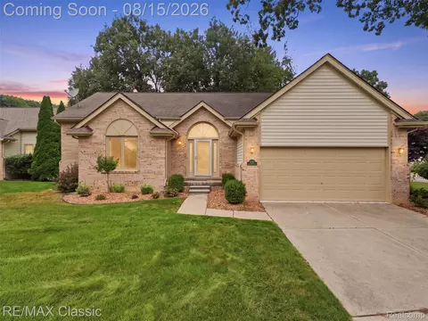 41638 Hidden Oaks Ct #30, Plymouth, MI 48170