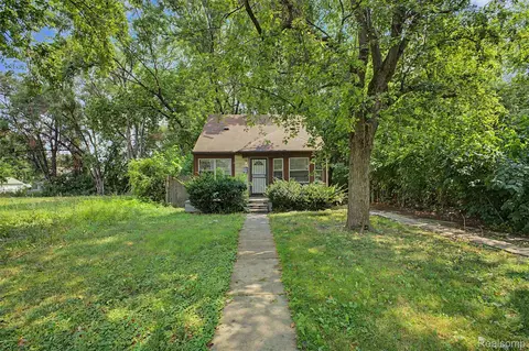 7434 Clayburn St, Detroit, MI 48228