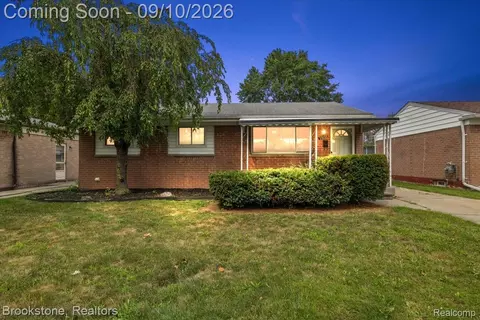 23223 Glenbrook St, Saint Clair Shores, MI 48082
