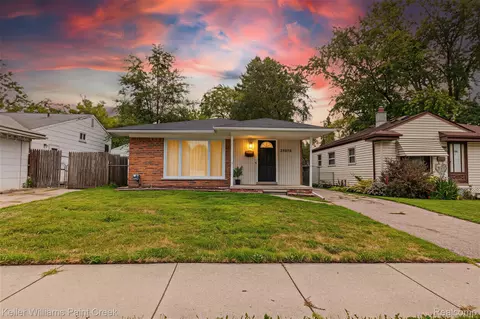 24876 Dale Ave, Eastpointe, MI 48021