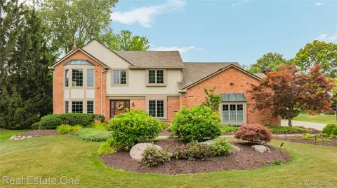 37125 Fox Gln, Farmington Hills, MI 48331
