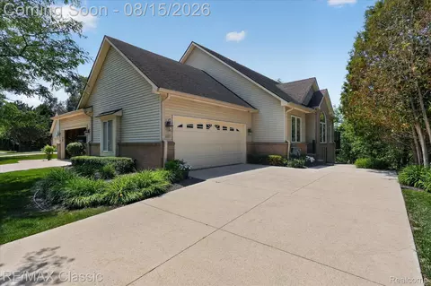 1007 Bird Song Ln #4, Milford, MI 48381